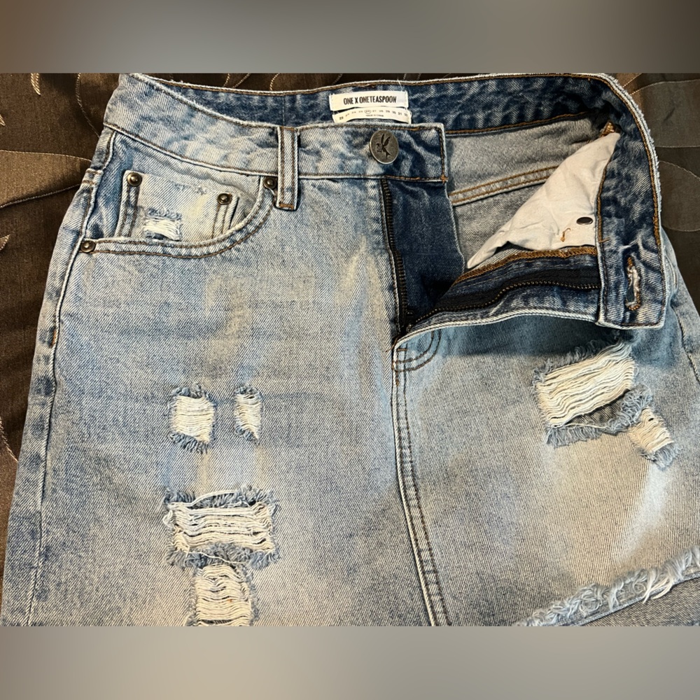 One Teaspoon Light Blue Distressed Denim Mini Skirt Women’s size 26/ Small - Picture 8 of 12